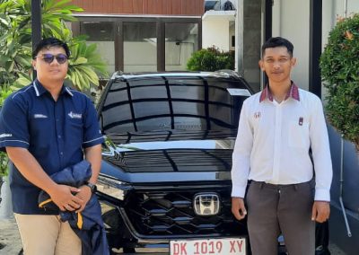 Foto-Serah-Terima-Mobil-Honda-Bali-oleh-sales-mobil-Dealer-Honda-Bali-foto